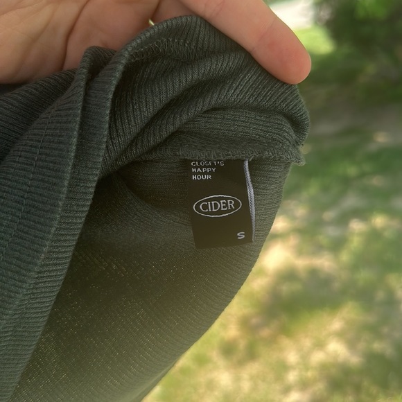 CIDER GREEN TOP (S) - Picture 3 of 3